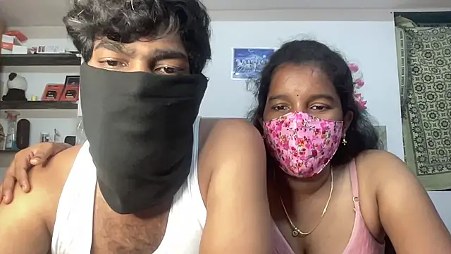 TN_IN_Romantic_Couples Show in webcam