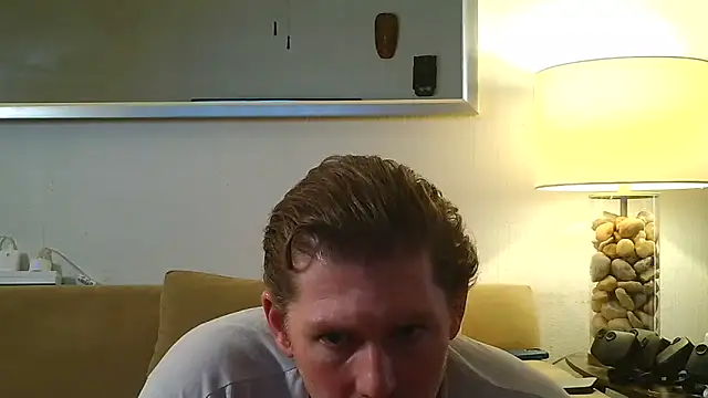 9VOLTT élő XXX-chatje