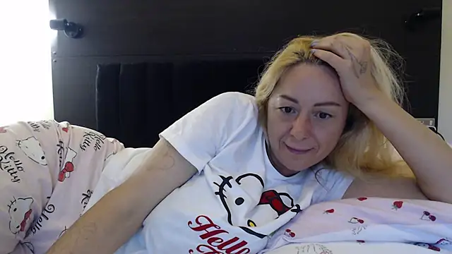 _karolynesyera_ Live XXX-Chat