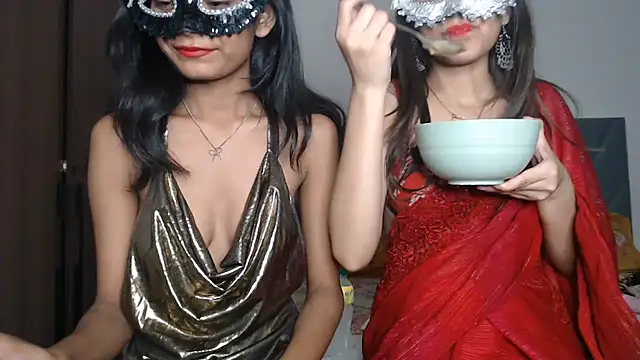 Virgin_Aisha Adlı Modelin Canlı XXX Sohbeti