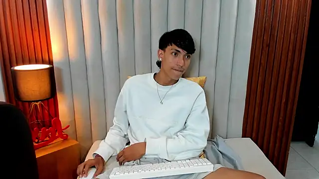 myke_tucker Adlı Modelin Canlı XXX Sohbeti