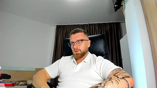 Findom_guy live XXX chat
