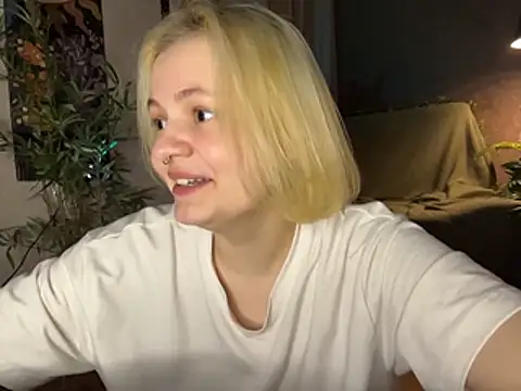 Chat XXX en directo de MoonIvy_