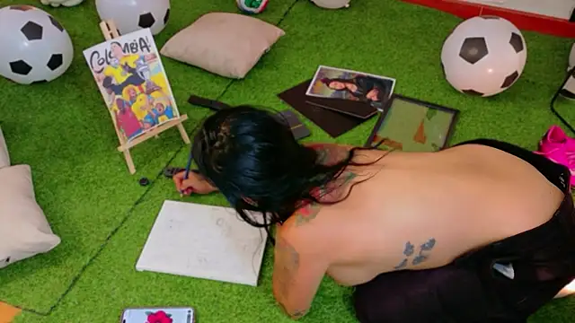 EmmyEvans1's Live XXX Chat