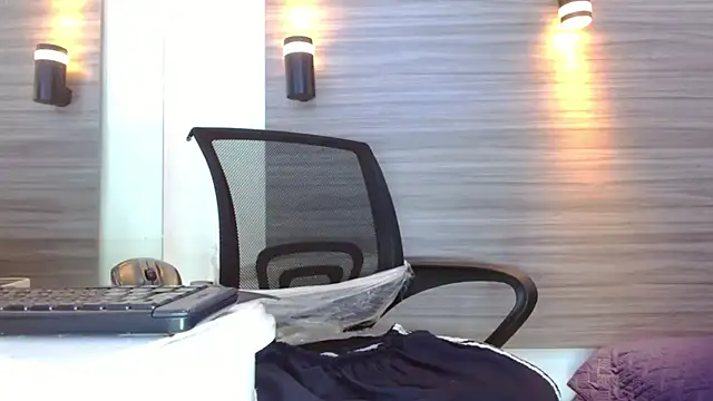 Hollmanhot Adlı Modelin Canlı XXX Sohbeti