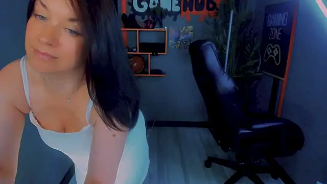 AnaMills Adlı Modelin Canlı XXX Sohbeti