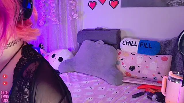 Czat XXX na żywo – Angel-Lewd-Cake