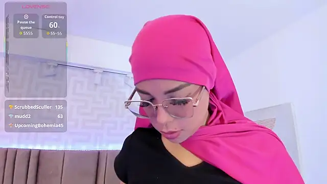 naishaa_ Chat XXX live