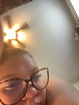 צ'אט XXX בשידור חי של QueenNuttCollector