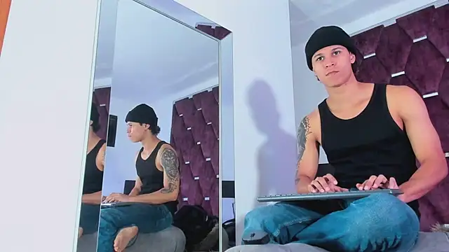 Chatroom XXX en direct de TonyBenedetti