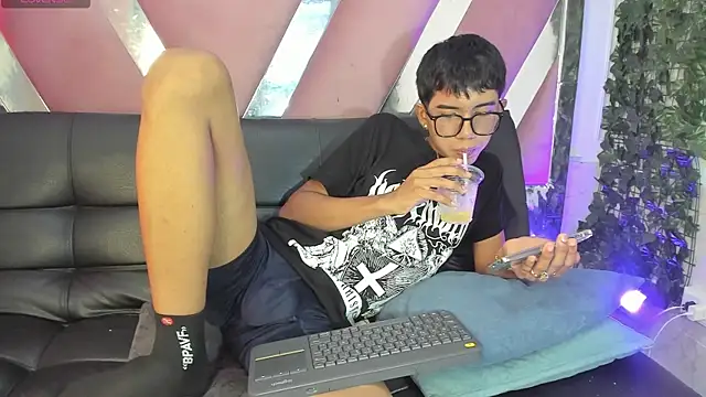 KevCokk Adlı Modelin Canlı XXX Sohbeti
