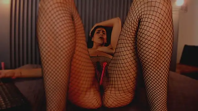 Laurent_Milf Adlı Modelin Canlı XXX Sohbeti