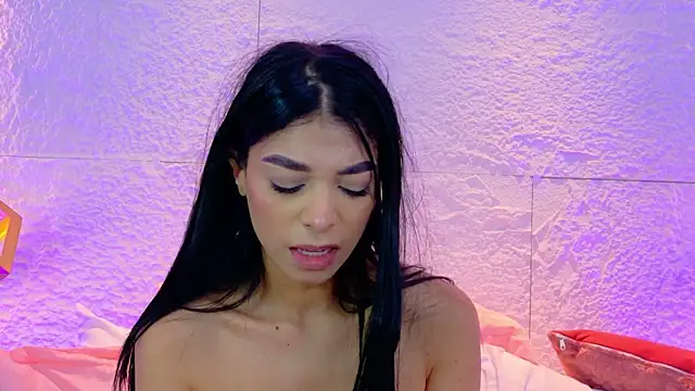 AshleyBaker1 Adlı Modelin Canlı XXX Sohbeti