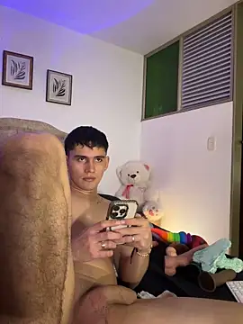 estebanperez_26 Adlı Modelin Canlı XXX Sohbeti