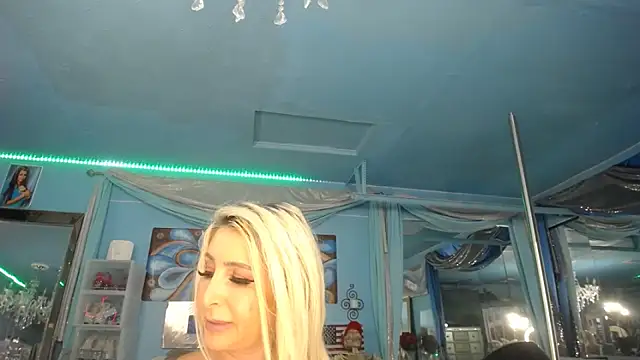 Chat XXX ao vivo de ADRIANNA_FOX