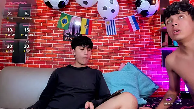 Hoot_boyss_ live XXX chat