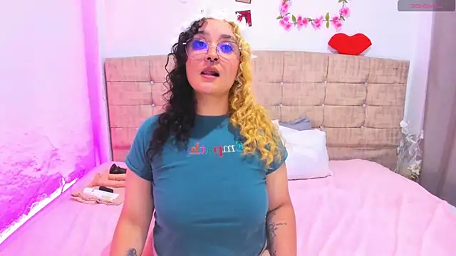 Chat +18 de Catherine_And_Tara ao vivo