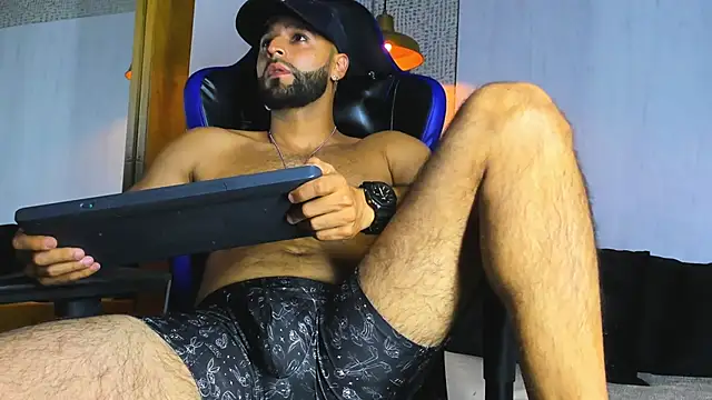 Mike333_ live XXX chat