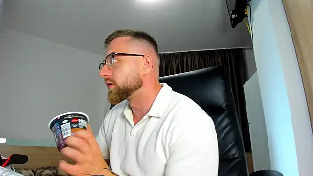 Findom_guy Adlı Modelin Canlı XXX Sohbeti