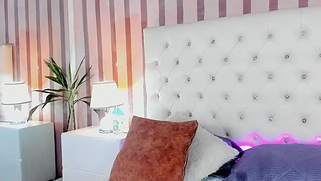 Mia-Stones Adlı Modelin Canlı XXX Sohbeti