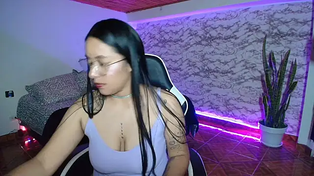 Chatroom XXX en direct de Camila_IRoose