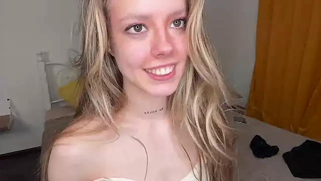 Catrinee élő XXX-chatje