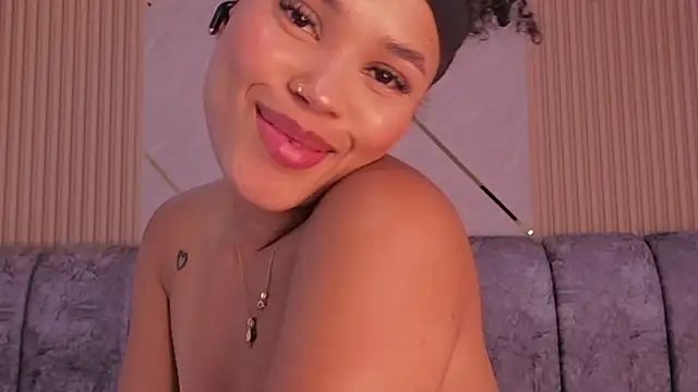 naia_blessed Adlı Modelin Canlı XXX Sohbeti