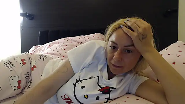 Chatroom XXX en direct de _karolynesyera_