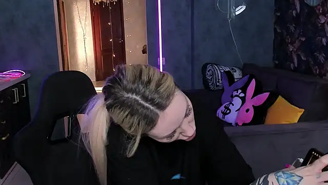 Blckmirrorr's Live XXX Chat