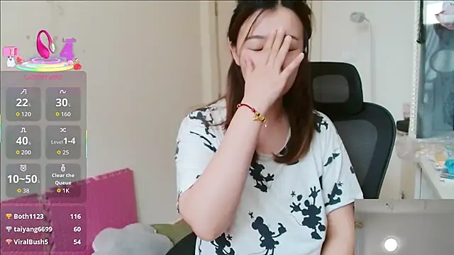 sallycui élő XXX-chatje