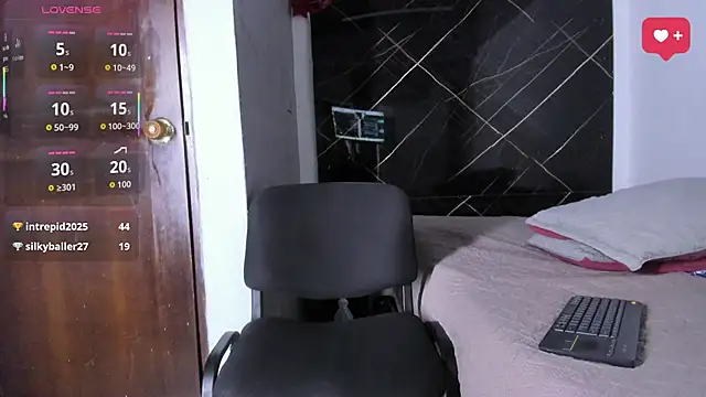 Chat XXX ao vivo de Adrian_Wolf