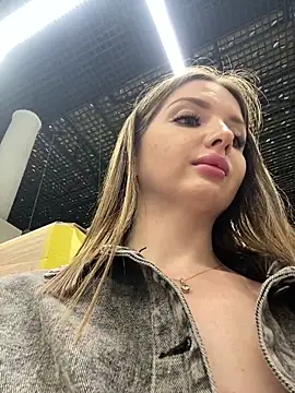 KrisMagnoly Adlı Modelin Canlı XXX Sohbeti