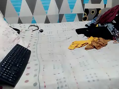 Онлайн чат XXX Trish_CurveCock