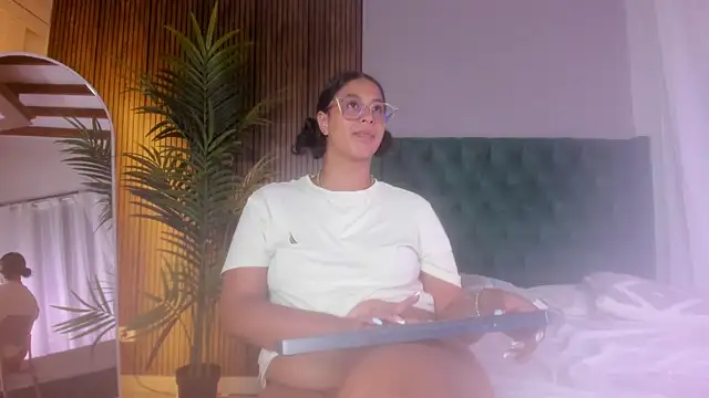 XXX chat uživo modela Chloefixxx