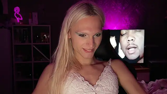 sindLyn Live XXX chat