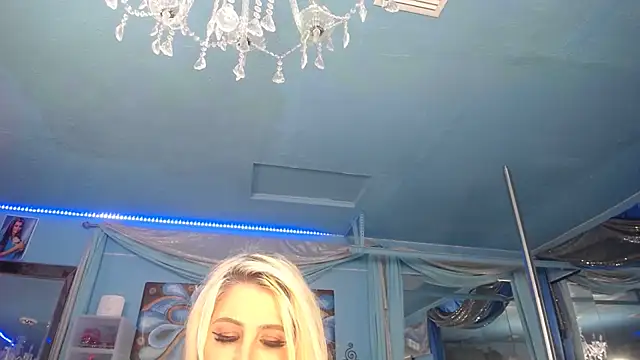 ADRIANNA_FOX Chat XXX in diretta