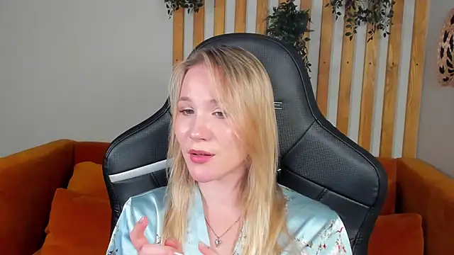ElaraVoltage live XXX chat
