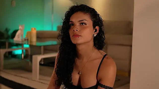 GiaFaaris' Live XXX Chat