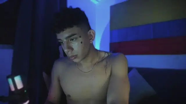 andy_cute22 élő XXX-chatje