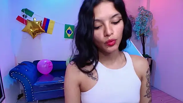 Maddie_T18's Live XXX Chat