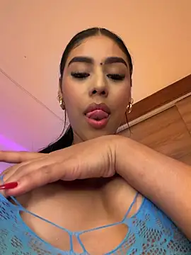Rossie_Blooms Adlı Modelin Canlı XXX Sohbeti