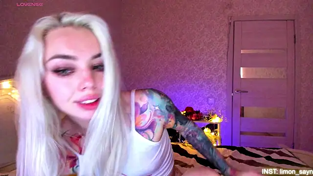 Živý XXX chat LillyMoure_