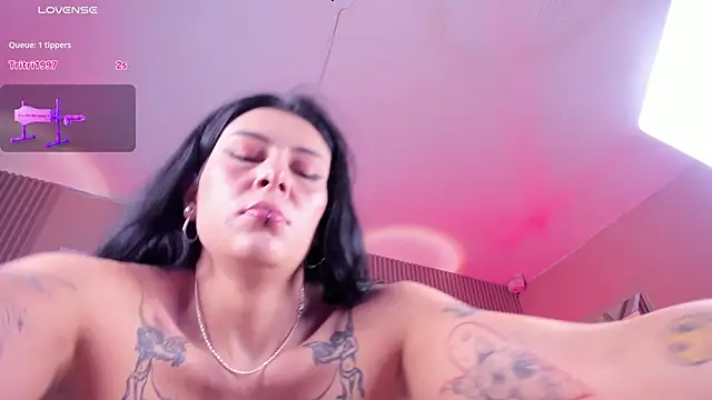 Онлайн чат XXX JessyEvans