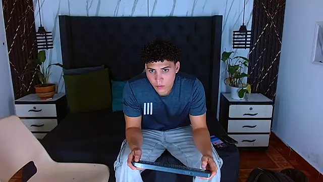 Chat +18 de Rayan_Choi ao vivo