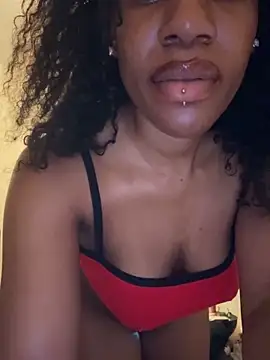 AaliyahBlackxox 现场XXX聊天
