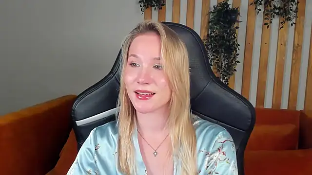 ElaraVoltage live XXX chat