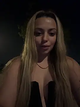 Noeliagglow Adlı Modelin Canlı XXX Sohbeti
