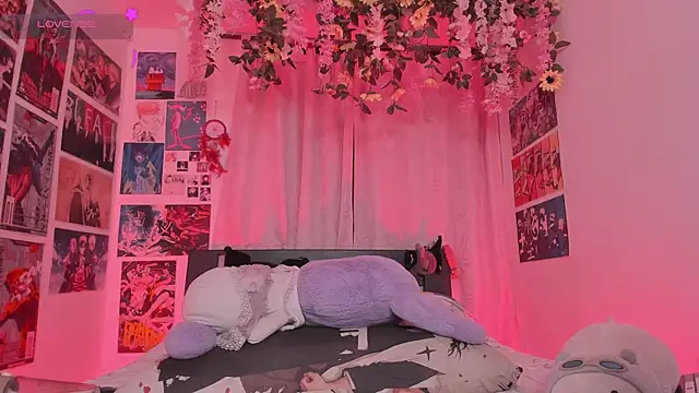 MissCurvyTop live XXX chat