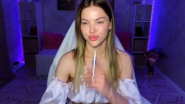 EmmyMills' Live XXX Chat