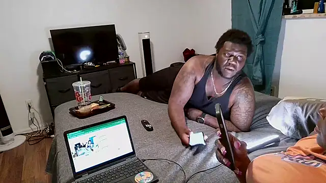 XXX chat uživo modela Tattedupdek